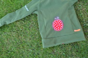 Fleecejacke mit Käfer hinten