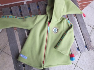 Fleecejacke mit Drachenmotiven vorne