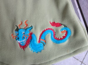 Fleecejacke mit Drachen
