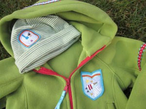 Fleecejacke mit passender Mütze