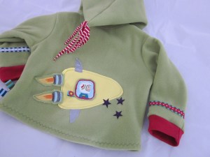 Fleecejacke mit Zipfeln und Bändern