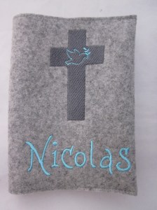 Kreuz 1 auf hellem Filz