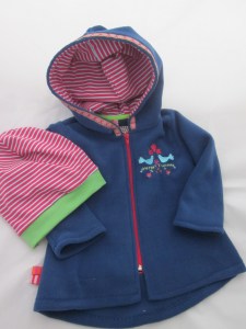 Fleecejacke mit passender Beaniemütze
