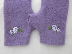 Stulpen flieder mit Rosen