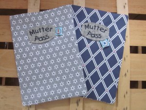 Mutterpasshülle Sterne grau und Rauten blau