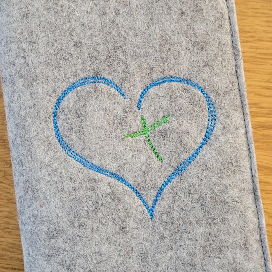 Gotteslobhülle Herz mit Kreuz 